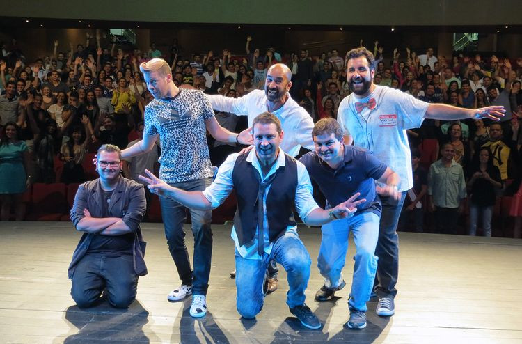 Os comediantes satirizaram principalmente, situações do cotidiano campista, fazendo com que a plateia se identificasse com as situações contadas (Foto: Divulgação)