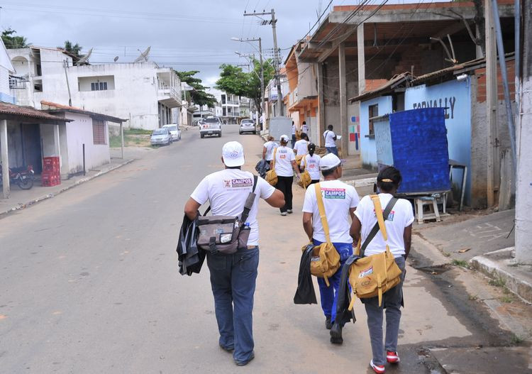 De acordo com o vice-prefeito e secretário de Saúde, Doutor Chicão, nesses locais, oito terrenos baldios foram vistoriados, 73 pneus e 750 sacos de lixo com materiais inservíveis foram recolhidos (Foto: Superintendência de Comunicação)