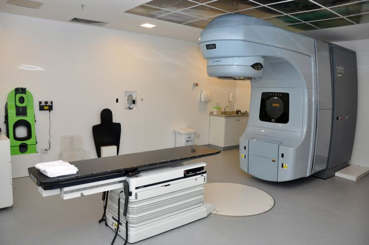 Por meio do acelerador de fótons e elétrons, a população regional passa a ter acesso a um tratamento de radioterapia mais eficaz, com um equipamento de mais alta sofisticação tecnológica (Foto: Gerson Gomes)