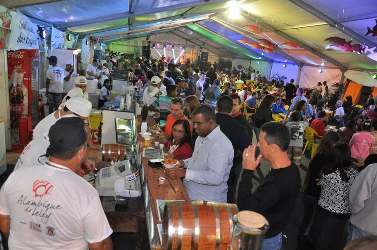 O protocolo de intenções assinado com o Sebrae pela prefeita Rosinha Garotinho, nesta terça-feira (11), vai garantir a presença dos chefes de cozinha que ministrarão as aulas show no Deguste Farol (Foto: Superintendência de Comunicação)