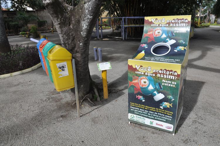 O óleo que foi utilizado em frituras pode ser trocado por detergentes e mudas de plantas (Foto: Rodolfo Lins)