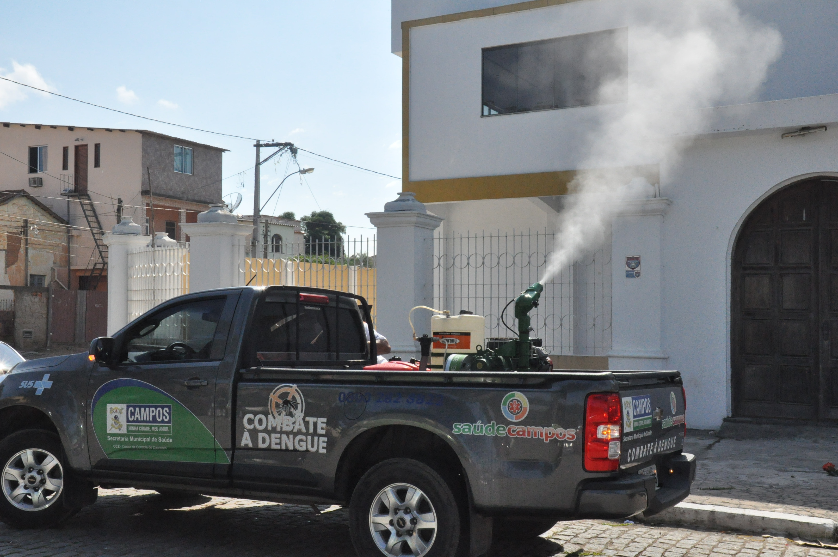 A utilização dos carros fumacês é uma das ferramentas do município no combate ao mosquito da dengue, aedes aegpyti (Foto: Roberto Joia)