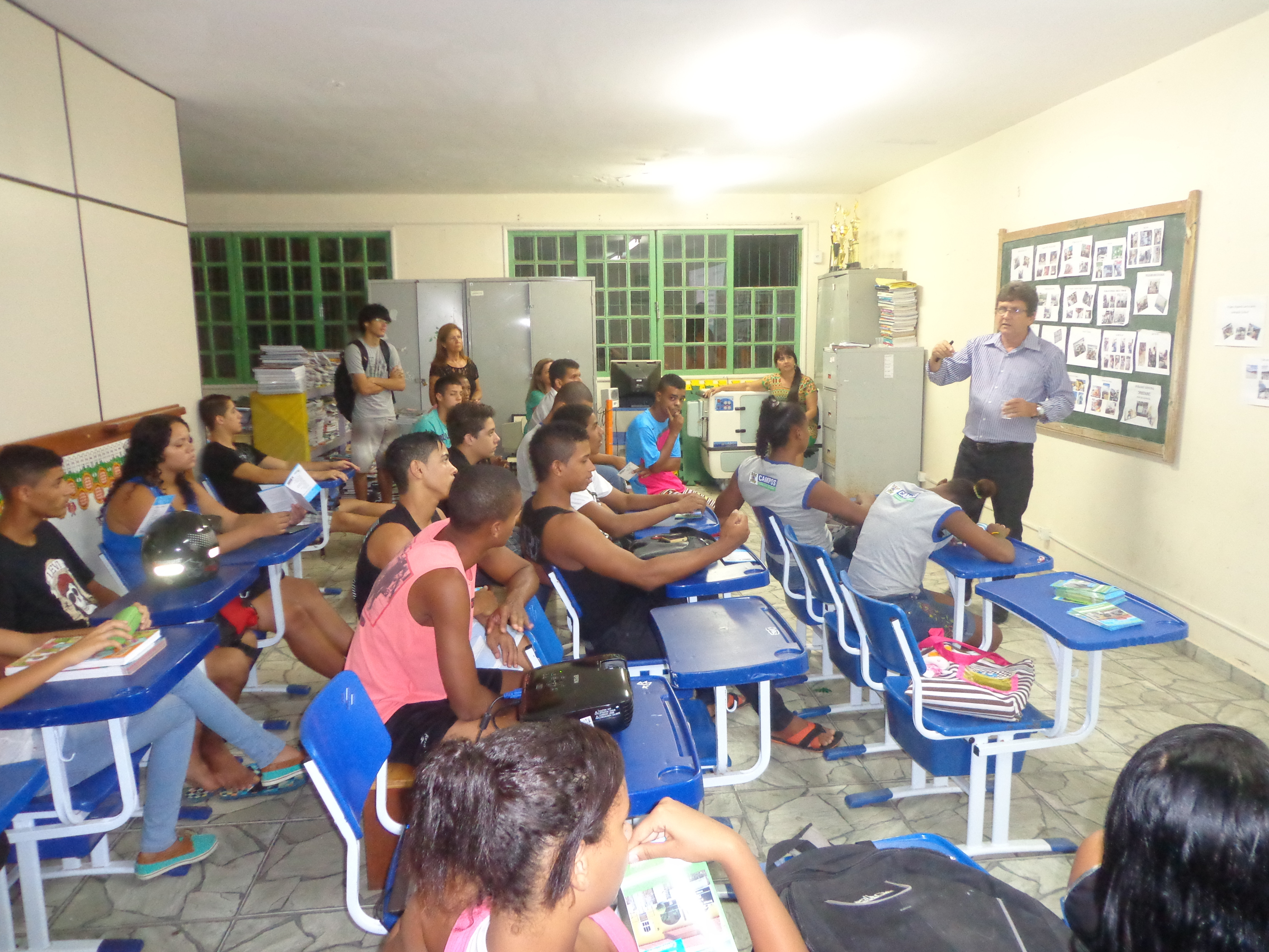 As palestras são realizadas semanalmente nas escolas da rede pública municipal (Foto: Divulgação)