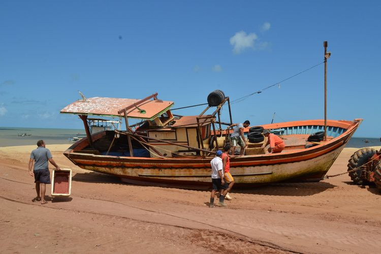 A orientação é de que nenhuma embarcação ingresse ao mar até segunda ordem (Foto: Rodolfo Lins)