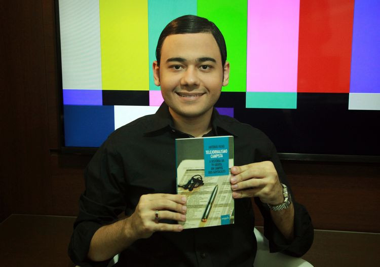 O jornalista e escritor Antônio Filho vai lançar no dia 27, às 21h, o seu livro Telejornalismo Campista (Foto: Divulgação)