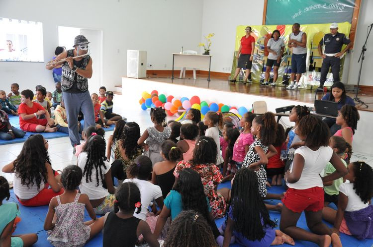 Tipo e Belinha seguem ensinando boas maneiras com o Ronda Escolar