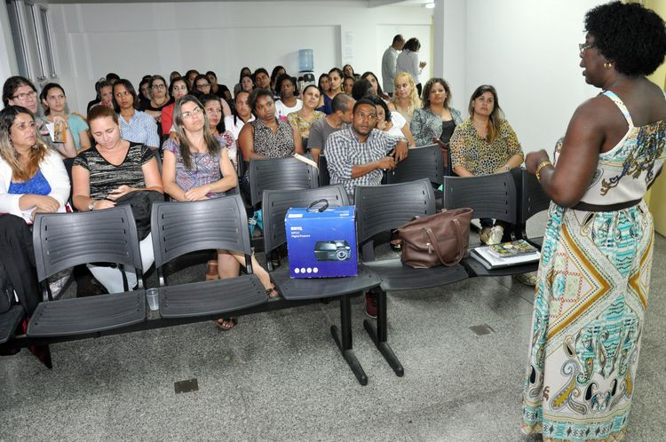 O curso, iniciado na noite desta segunda-feira, terá duração de duas semanas (Foto: César Ferreira)