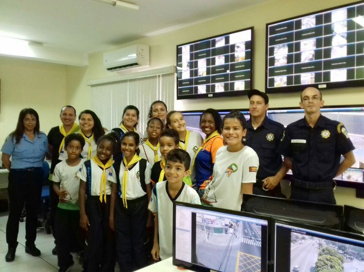 A Guarda Civil Municipal de Campos recebeu o Clube dos Desbravadores, projeto que trabalha com adolescentes de 10 a 15 ano (Foto: Divulgação)