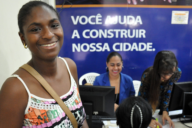 O plantão de fim de semana possibilitou que eu viesse e acertasse, disse a analista contábil, Rosilana Oliveira, 38 anos (Foto: César Ferreira)
