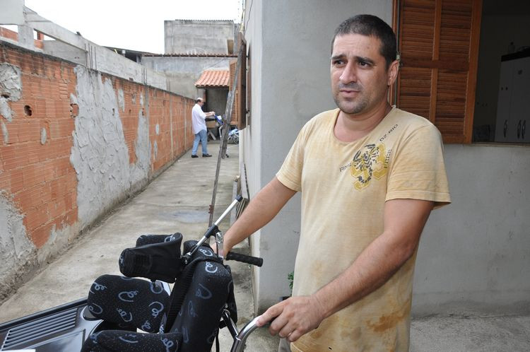 O investimento visa oferecer um aporte financeiro aos procedimentos do Sistema Único de Saúde (SUS) e garantir o pleno atendimento a pessoas como Wallace Justiniano, 40 anos, pai de quatro filhos, morador do Parque Aurora (Foto: César Ferreira)