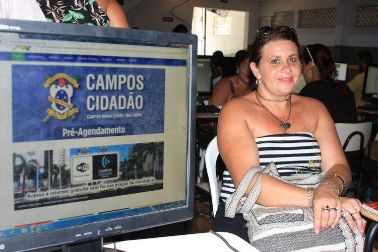 Ainda bem que a passagem a R$ 1 vai voltar. Para nós trabalhadores R$ 2,75 não parece não, mas faz uma diferença enorme no final do mês ? disse Daniele, que mora no Parque Aurora (Foto: Superintendência de Comunicação)
