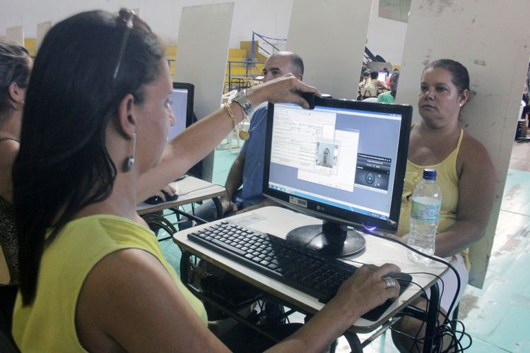 O pré-agendamente está sendo feito pela internete e o recadastramento, na Fundação Municipal de Esportes (Foto: Superintendência de Comunicação)