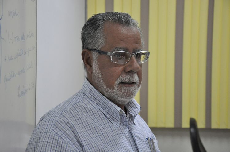 O diretor do Departamento de Odontologia da Secretaria de Saúde, Ivan Machado, ressalta que o TRA dispensa o equipamento odontológico, e por isso, o procedimento é facilmente praticado em comunidades rurais (Foto: Rodolfo Lins)