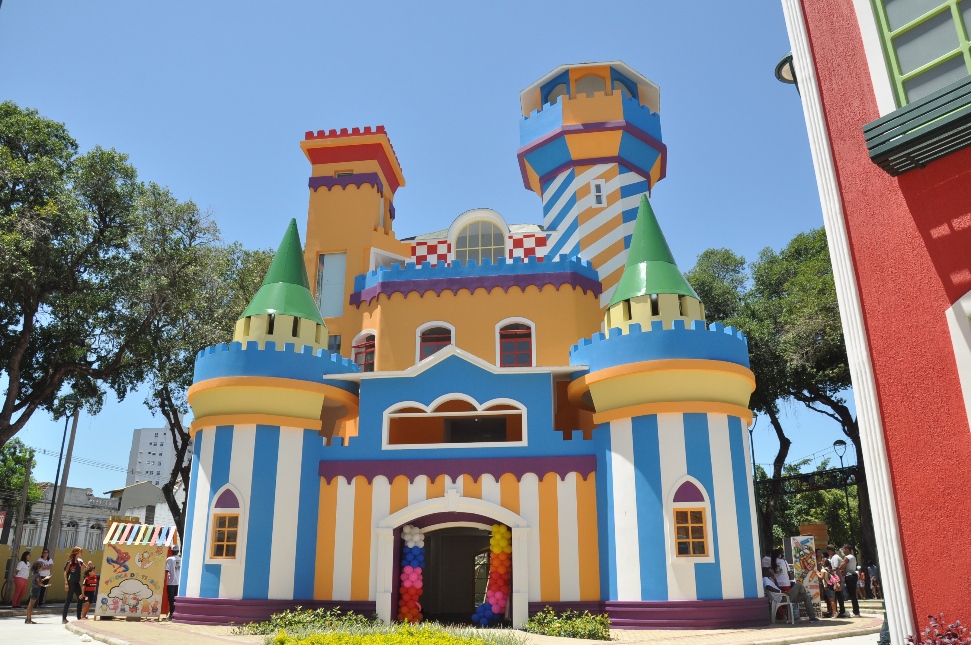 O Grupo de Arte e Recreação da Cidade da Criança Zilda Arns tem atividades programadas para as escolas durante todo o mês de abril (Foto: Rodolfo Lins)