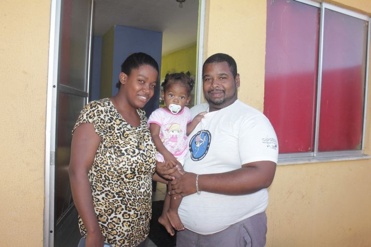 O jovem Max Miller Souza, 23 anos, disse que é notável a tranquilidade de mãe dele, depois que ele ganhou uma casa no Residencial Recanto dos Campeões, em Ururaí (Foto: Superintendência de Comunicação)