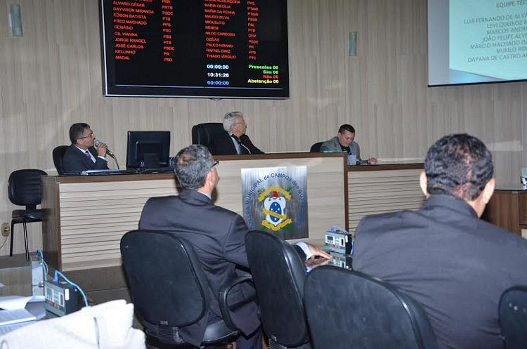 A apresentação da LDO para 2017 foi feita pelo subsecretário de Controle Orçamentário e Auditoria de Campos, Luís Fernando Alvarenga, na Câmara de Vereadores (Foto: Divulgação/Câmara Municipal)