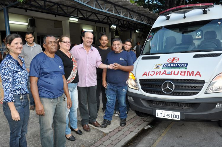 As ambulâncias foram entregues pelo vice-prefeito Doutor Chicão (Foto: César Ferreira)