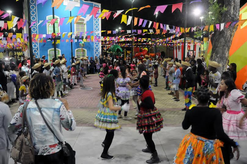 No sábado (18), a partir das 19h, haverá a apresentação do Arraía Tudo Junto e Misturado, com quadrilha mirim de Santa Cruz (Foto: Divulgação)