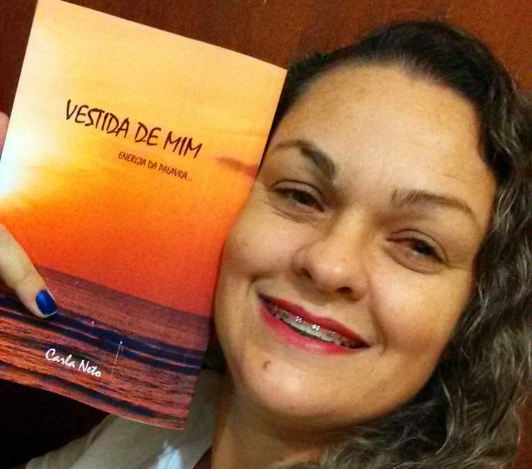 A professora e poetisa Carla Neto vai lançar, às 19h, no foyer do Trianon, o seu livro 