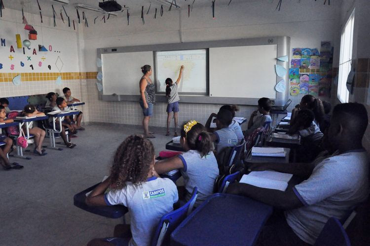A Escola modelo Professor Valter Siqueira foi a primeira da rede municipal a receber lousa interativa (Foto: Divulgação)